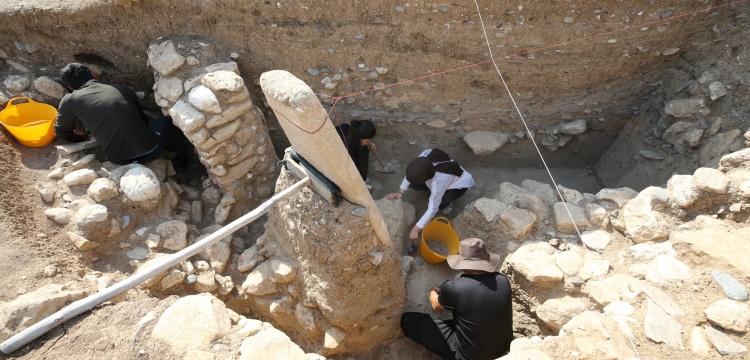 Mardin’deki Boncuklu Tarla’dan Taş Tepeler’dekilere benzeyen 2 metrelik sütun çıktı